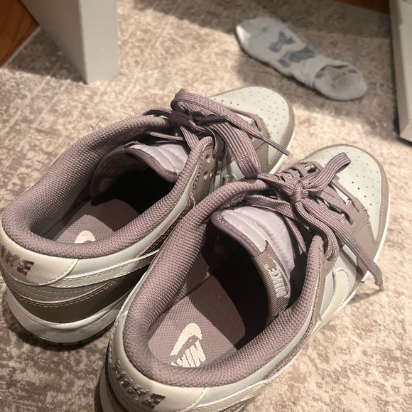 Women’s Dunk Low ‘Moon Fossil’ - Picture 10 of 10